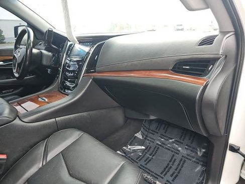 Used 2016 Cadillac Escalade Luxury image 37
