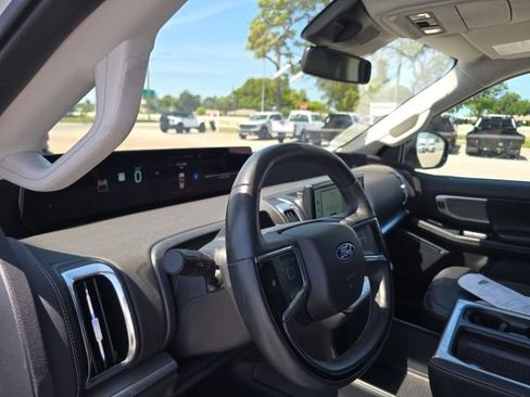 Used 2025 Ford Expedition Platinum image 10