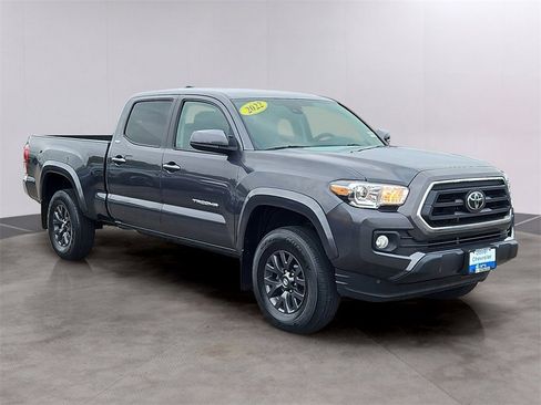 Used 2022 Toyota Tacoma SR5 image 3