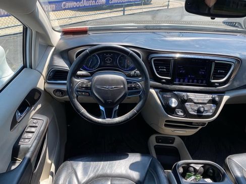 Used 2017 Chrysler Pacifica Touring-L w/ Safetytec Group FWD image 20