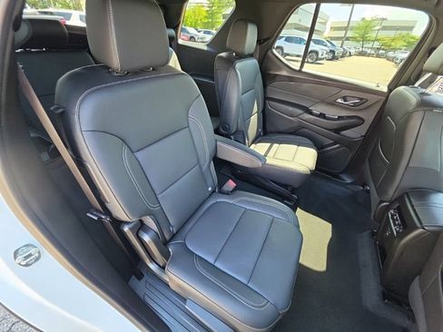Used 2023 Chevrolet Traverse LT AWD/4WD image 31