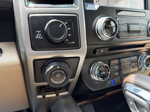 Used 2018 Ford F150 Lariat w/ Equipment Group 502A Luxury AWD/4WD image 20