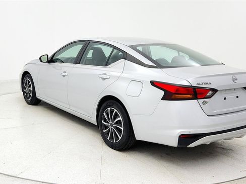 Used 2024 Nissan Altima 2.5 S FWD image 3