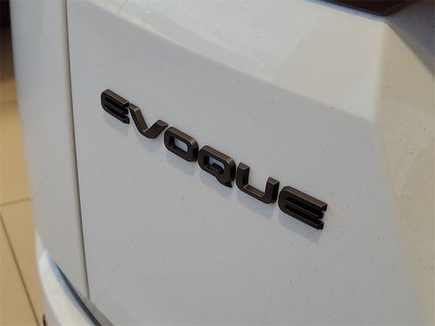 Used 2023 Land Rover Range Rover Evoque R-Dynamic S image 6
