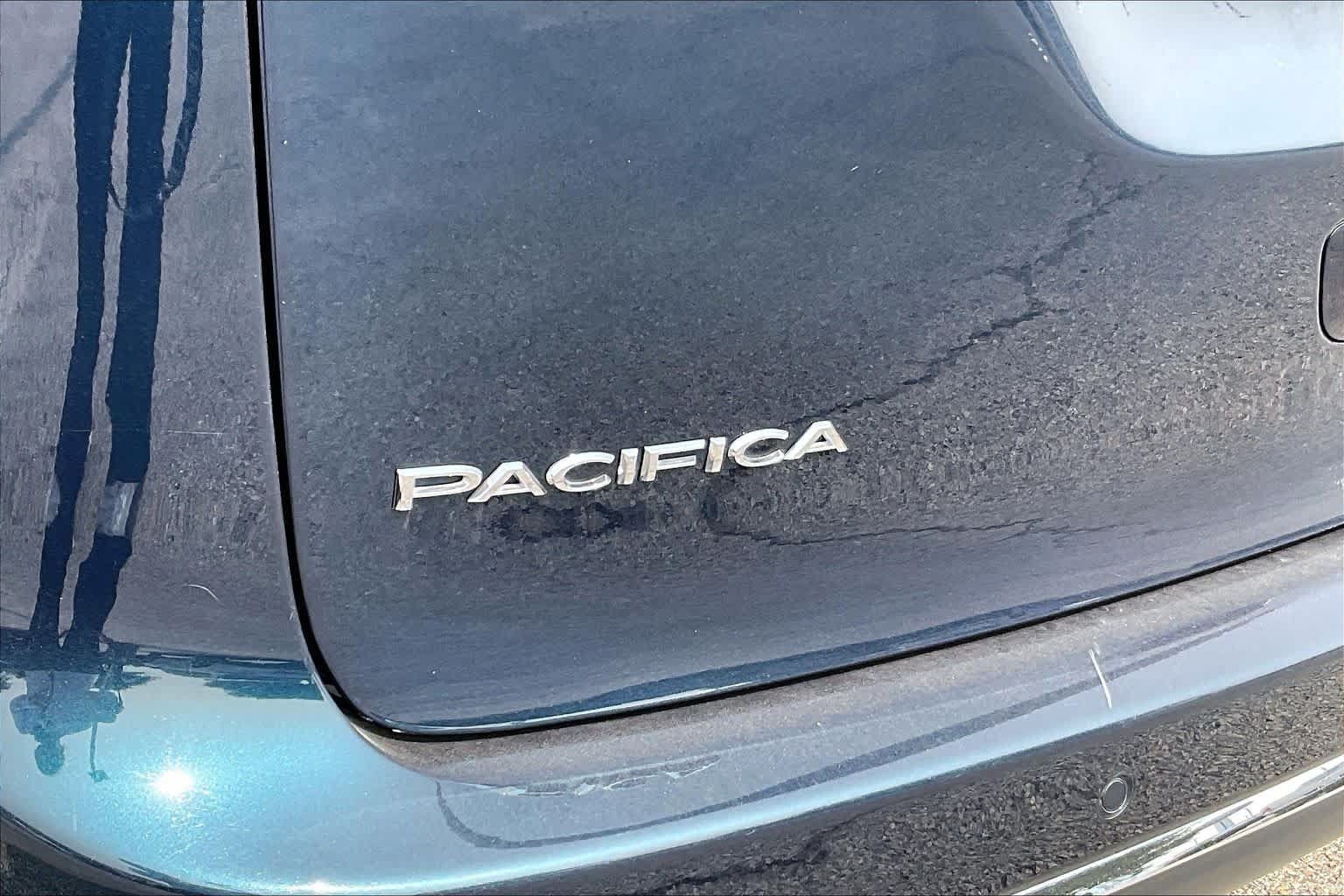 Used 2023 Chrysler Pacifica Touring-L FWD image 9