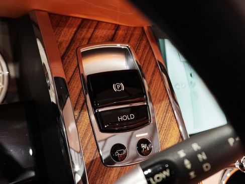 Used 2017 Rolls-Royce Dawn image 50