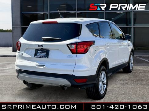 Used 2019 Ford Escape SE image 3