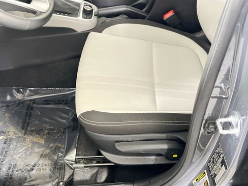 Used 2023 Hyundai Venue SEL image 18