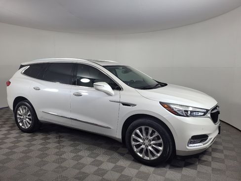 Used 2018 Buick Enclave Premium w/ Experience Buick Package FWD image 11