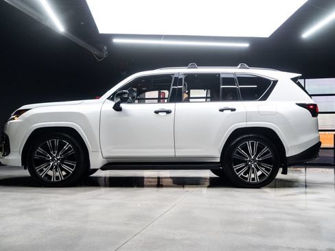Used 2025 Lexus LX 600 4WD w/ Appearance Package image 22
