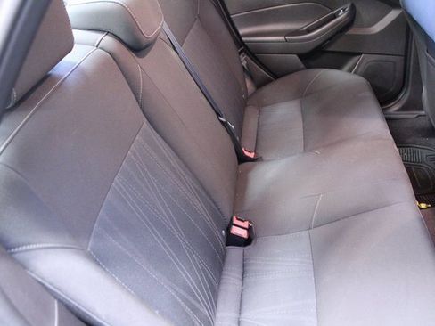 Used 2015 Ford Focus SE w/ SE Winter Package image 9