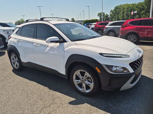 Used 2022 Hyundai Kona SEL w/ Cargo Package FWD image 2