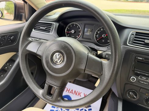 Used 2014 Volkswagen Jetta SE FWD image 25