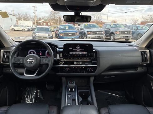 Used 2024 Nissan Pathfinder Platinum w/ Cargo Package image 25