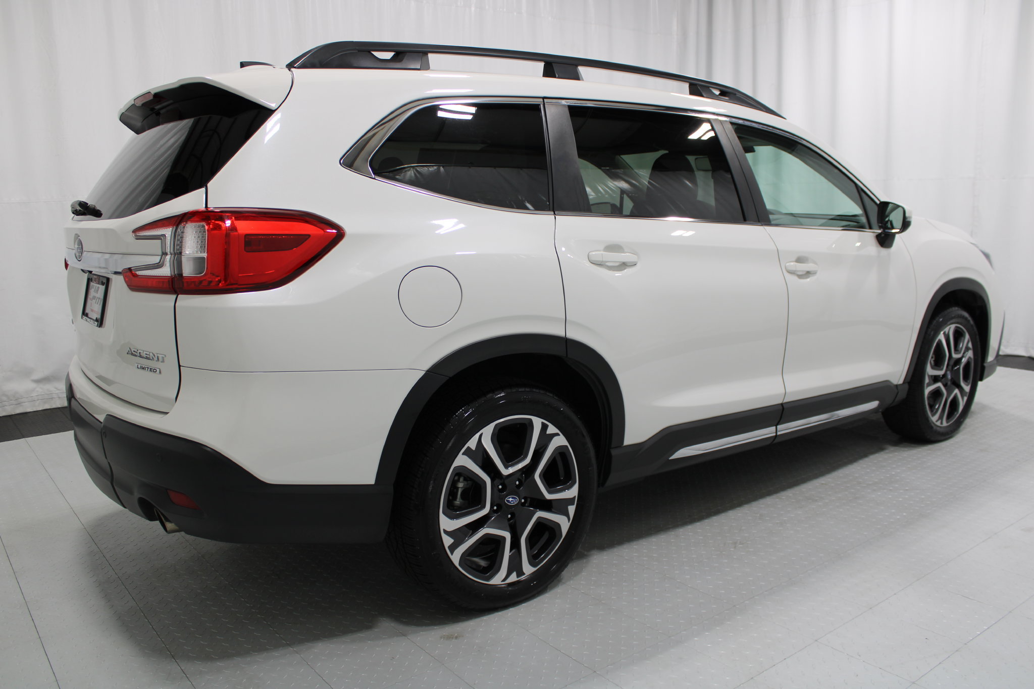 Used 2023 Subaru Ascent Limited AWD/4WD image 6