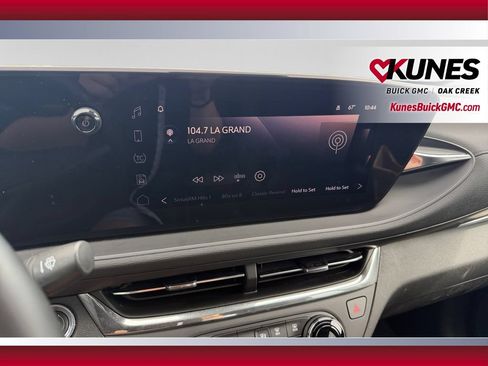 Used 2025 Buick Envista Preferred w/ Convenience I Package FWD image 25