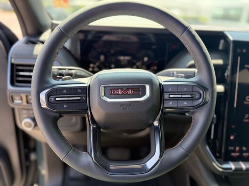 Used 2025 GMC Yukon XL AT4 image 9