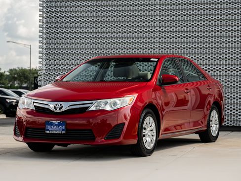 Used 2014 Toyota Camry LE FWD image 7
