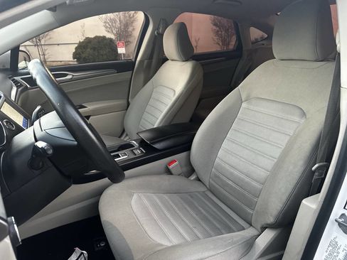 Used 2020 Ford Fusion SE image 22