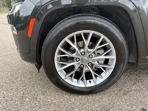 Used 2023 Jeep Grand Cherokee Summit AWD/4WD image 8