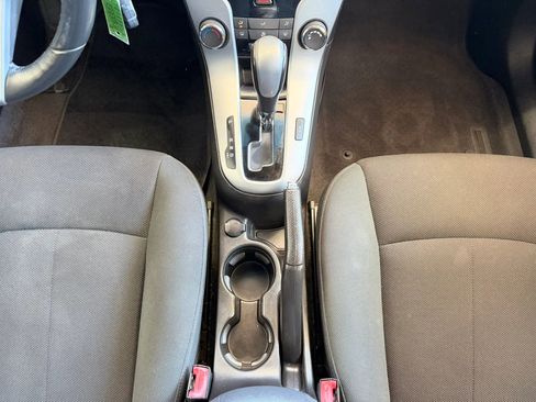 Used 2011 Chevrolet Cruze LT image 16
