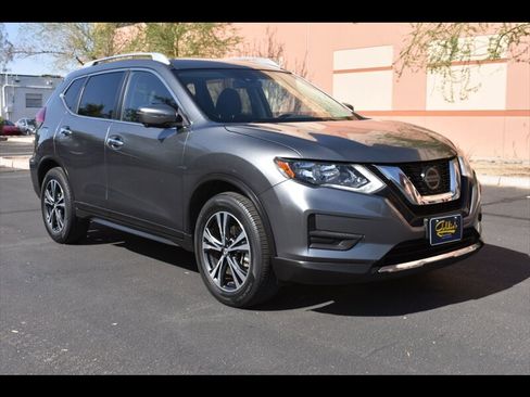 Used 2020 Nissan Rogue SV w/ Premium Package FWD image 2