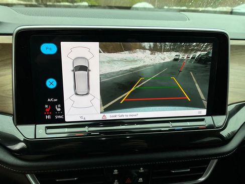 Used 2025 Volkswagen Atlas SE image 18