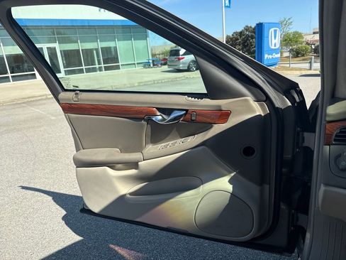 Used 2003 Cadillac De Ville w/ Trunk Convenience Package FWD image 17