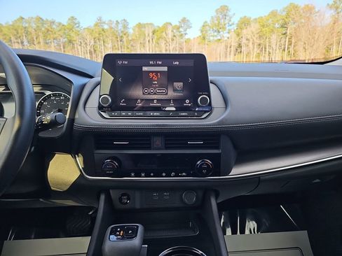 Used 2024 Nissan Rogue SV image 24