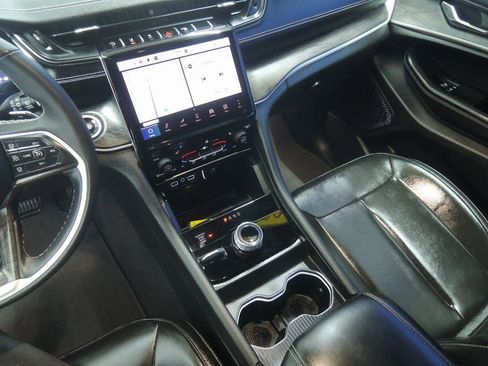 Used 2024 Jeep Grand Cherokee L Limited AWD/4WD image 16
