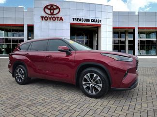 Certified 2024 Toyota Highlander XLE video 1