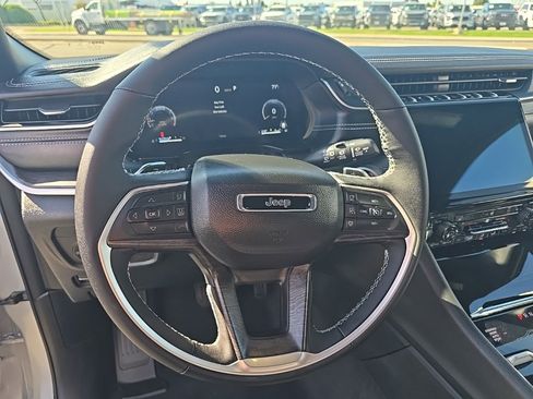 New 2025 Jeep Grand Cherokee Limited w/ Black Appearance Package image 33