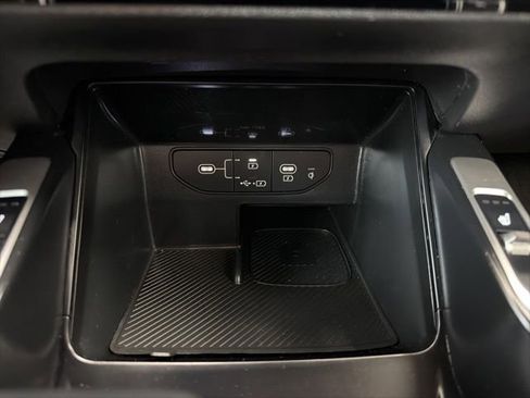 Used 2024 Kia Sorento S FWD image 24