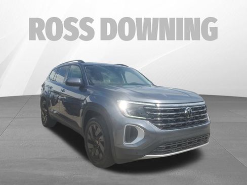 Used 2024 Volkswagen Atlas SE w/ Panoramic Sunroof Package FWD image 3