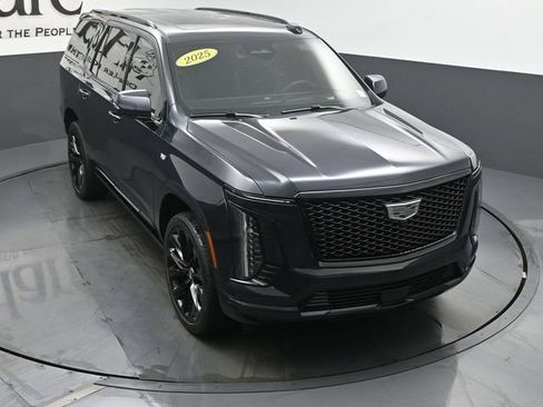 Used 2025 Cadillac Escalade Sport Platinum w/ LPO, ONYX Package AWD/4WD image 51