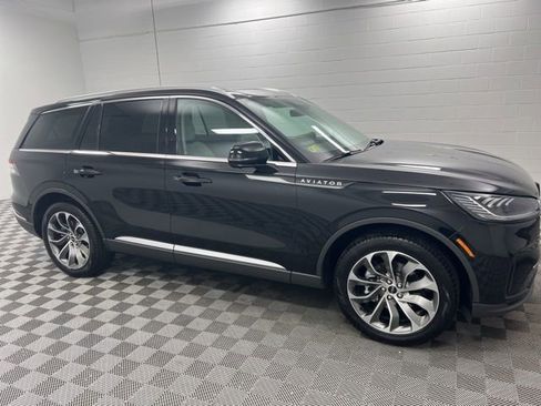 New 2026 Lincoln Aviator AWD image 4
