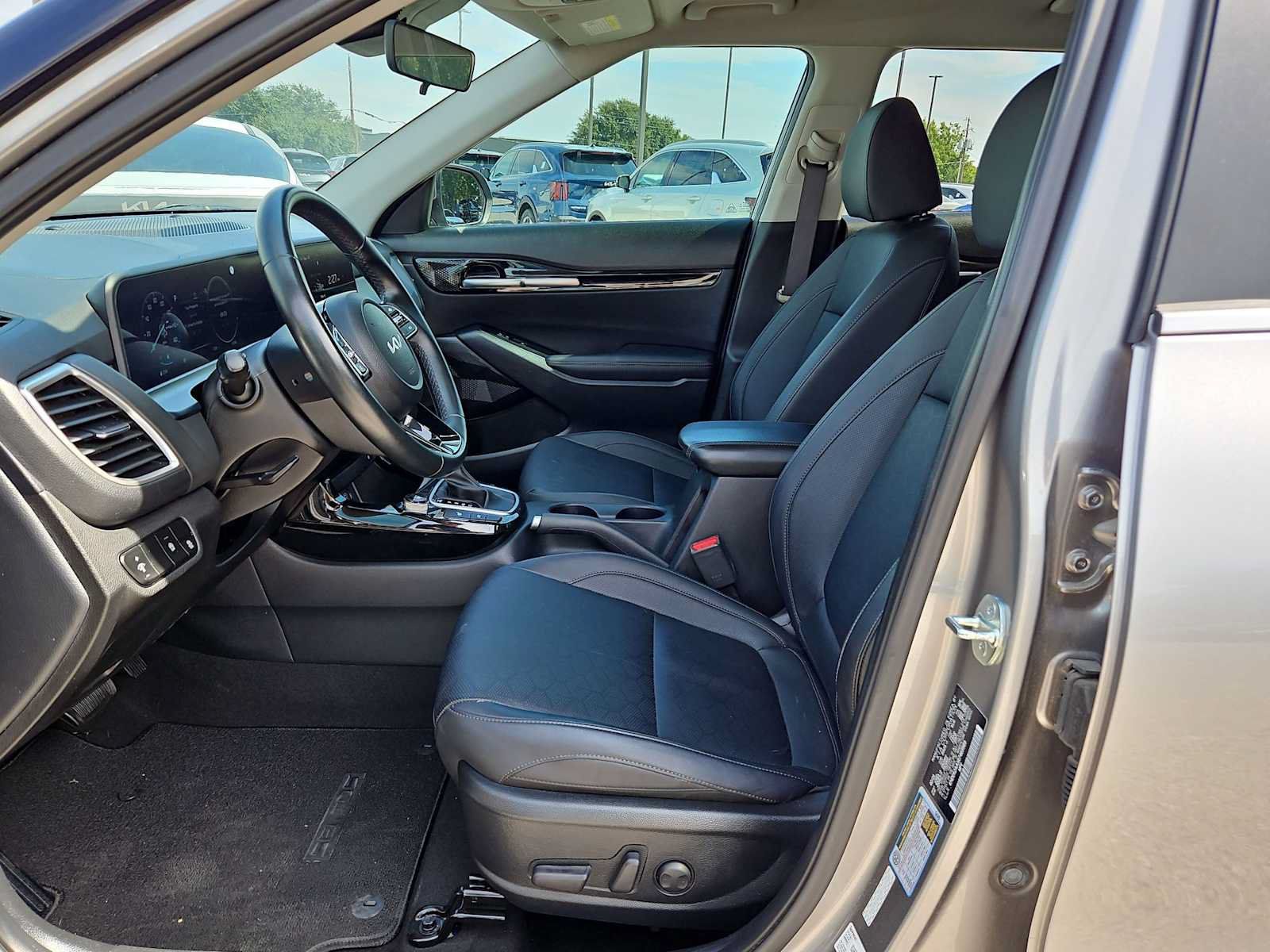 Used 2024 Kia Seltos EX FWD image 15