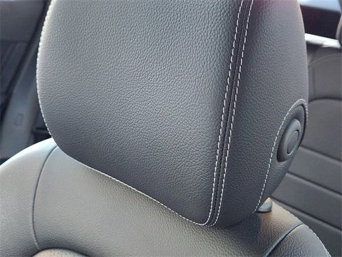 Used 2021 Mercedes-Benz GLC 300 4MATIC image 11