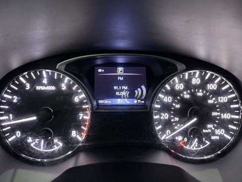 Used 2020 Nissan Pathfinder SV image 18