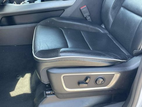 Used 2025 RAM 1500 Laramie AWD/4WD image 11