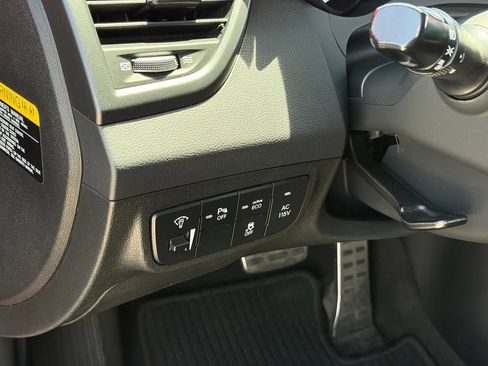 Used 2015 Hyundai Veloster Turbo w/ Option Group 04 FWD image 7