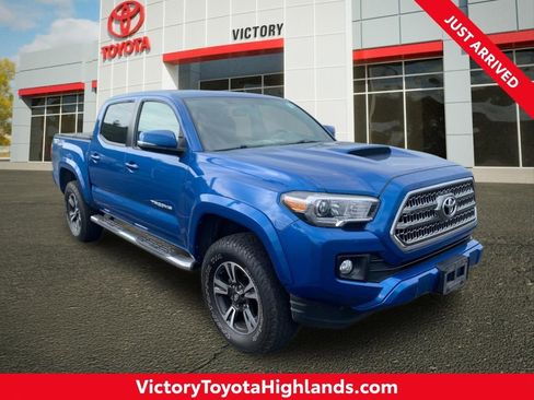 Used 2017 Toyota Tacoma TRD Sport w/ Premium & Technology Package AWD/4WD image 1