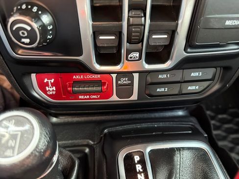 Used 2024 Jeep Wrangler Willys image 19