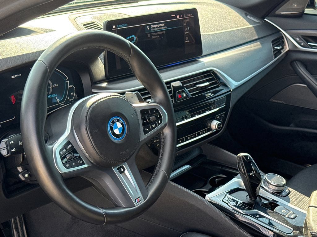 Used 2022 BMW 530e w/ Premium Package RWD image 19