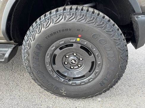 New 2025 Ford Bronco Outer Banks w/ Sasquatch Package image 11