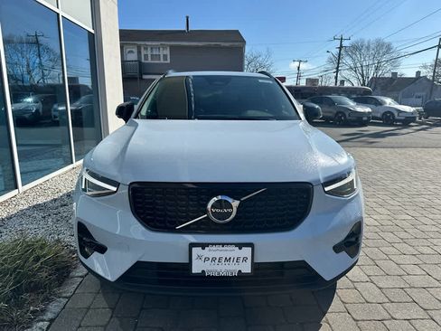 Used 2026 Volvo XC40 B5 Plus AWD/4WD image 3