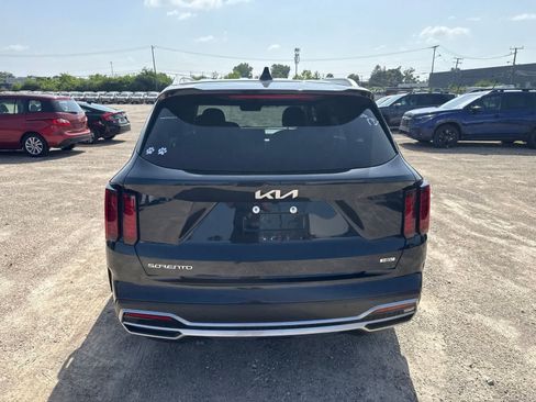 Used 2023 Kia Sorento EX AWD/4WD image 13
