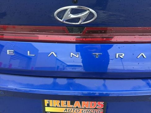 Used 2023 Hyundai Elantra Limited image 9