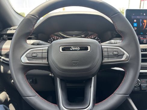 Used 2025 Jeep Compass Trailhawk AWD/4WD image 28