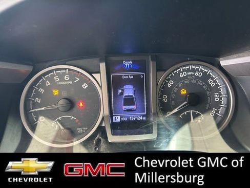 Used 2017 Toyota Tacoma SR5 w/ Tow Package AWD/4WD image 19